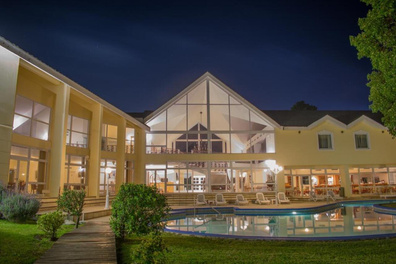 让克莱维尔斯公园酒店 埃斯特角城 外观 照片 The clubhouse at the Royal Natal Golf Club