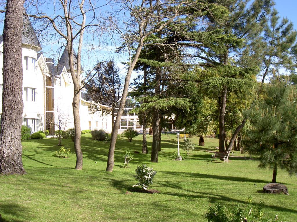 让克莱维尔斯公园酒店 埃斯特角城 外观 照片 The park of the Château de launay
