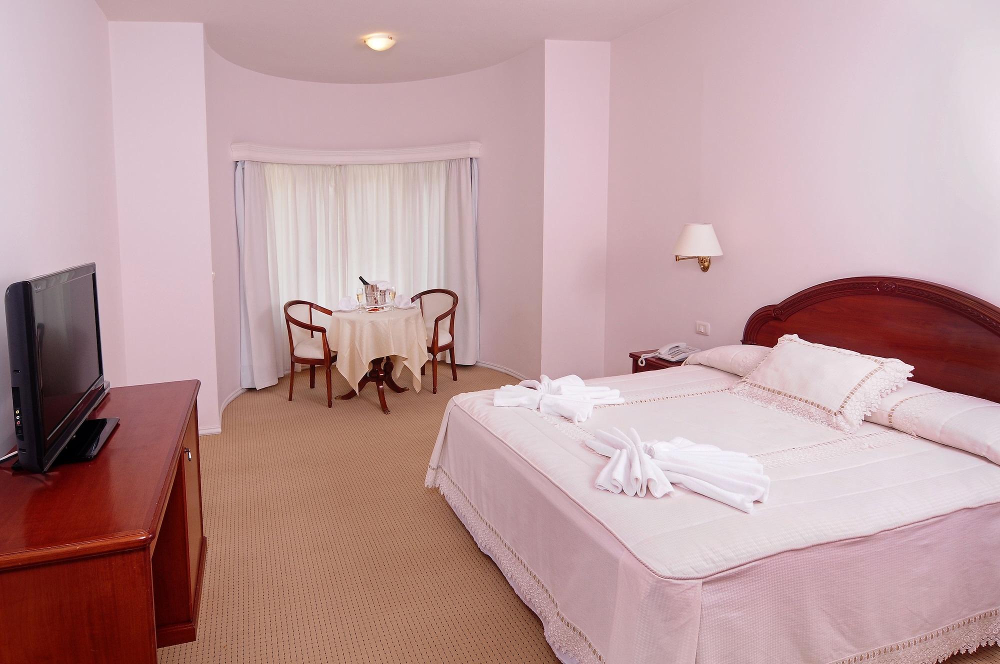 让克莱维尔斯公园酒店 埃斯特角城 外观 照片 A bedroom in a hotel
