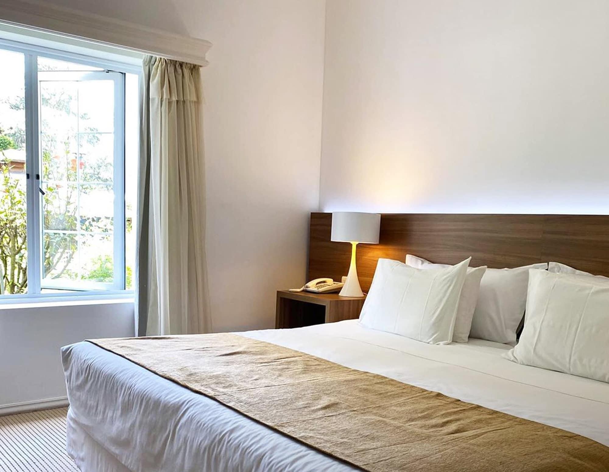 让克莱维尔斯公园酒店 埃斯特角城 外观 照片 A bedroom at the hotel