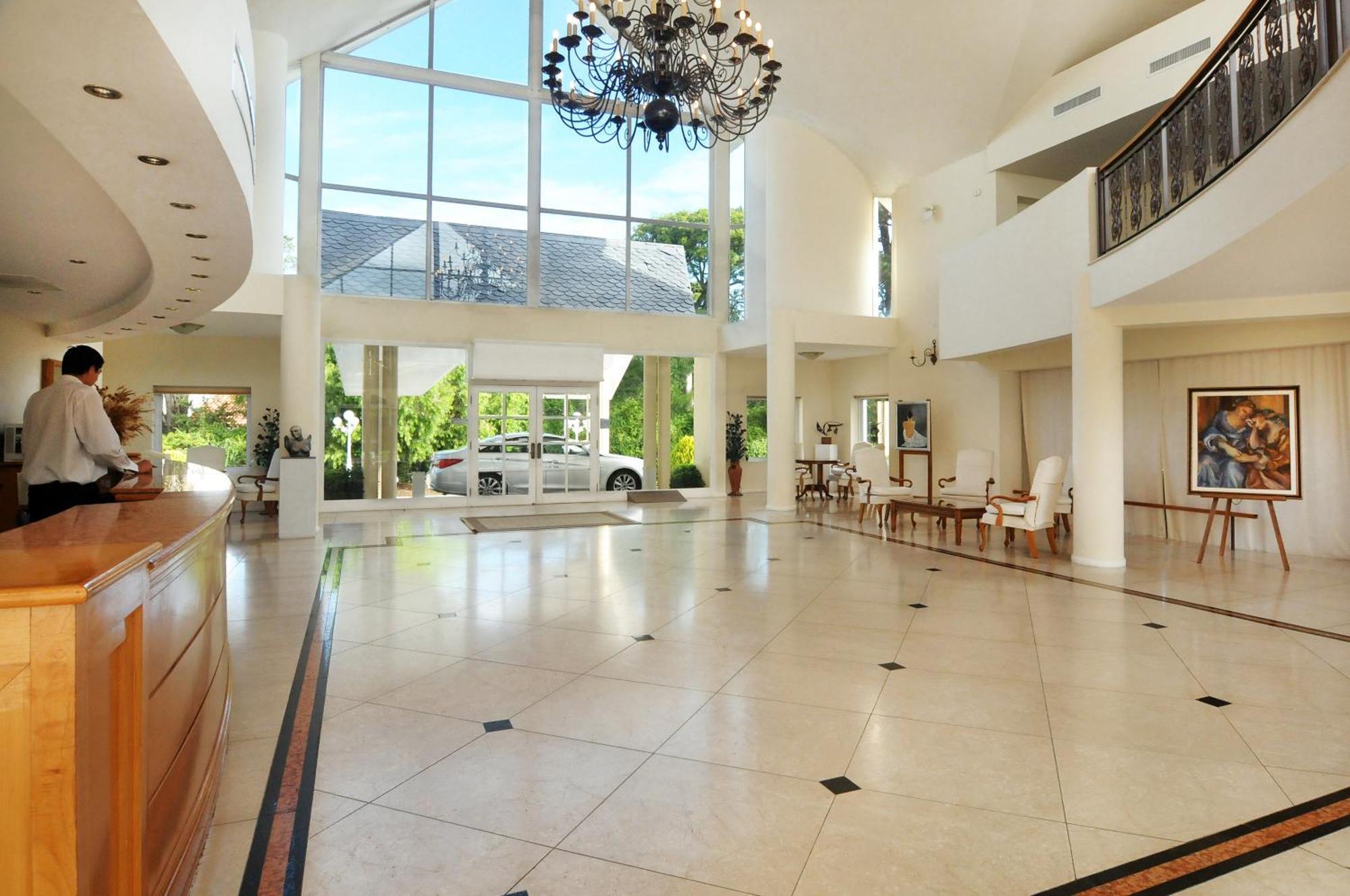 让克莱维尔斯公园酒店 埃斯特角城 外观 照片 The lobby of the hotel