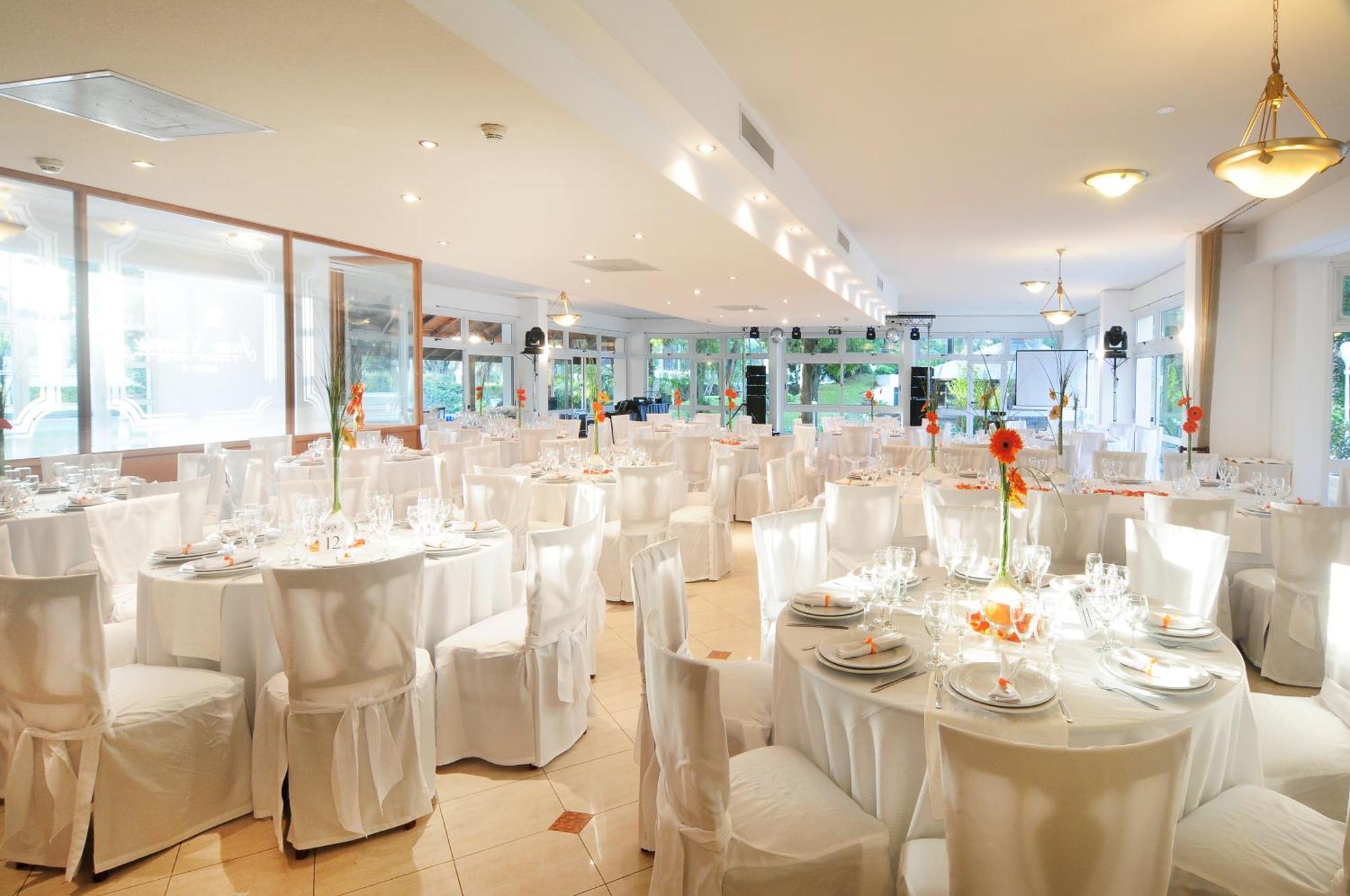 让克莱维尔斯公园酒店 埃斯特角城 外观 照片 The interior of the restaurant