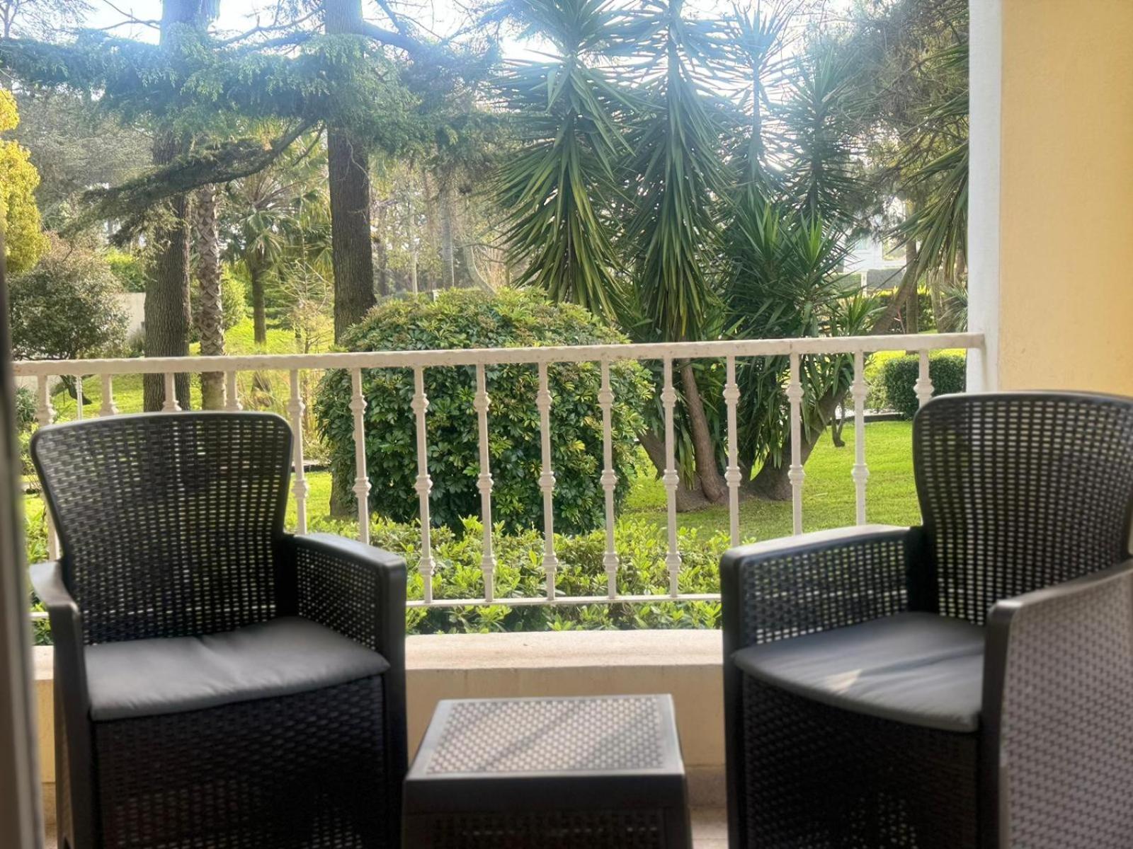 让克莱维尔斯公园酒店 埃斯特角城 外观 照片 A view of the gardens from a guest room