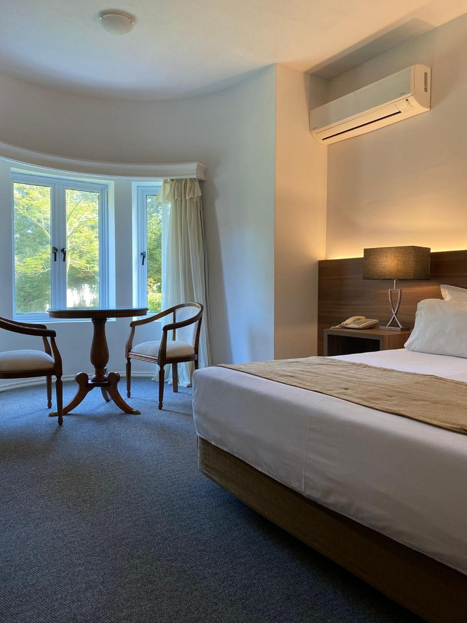 让克莱维尔斯公园酒店 埃斯特角城 外观 照片 A room at the hotel