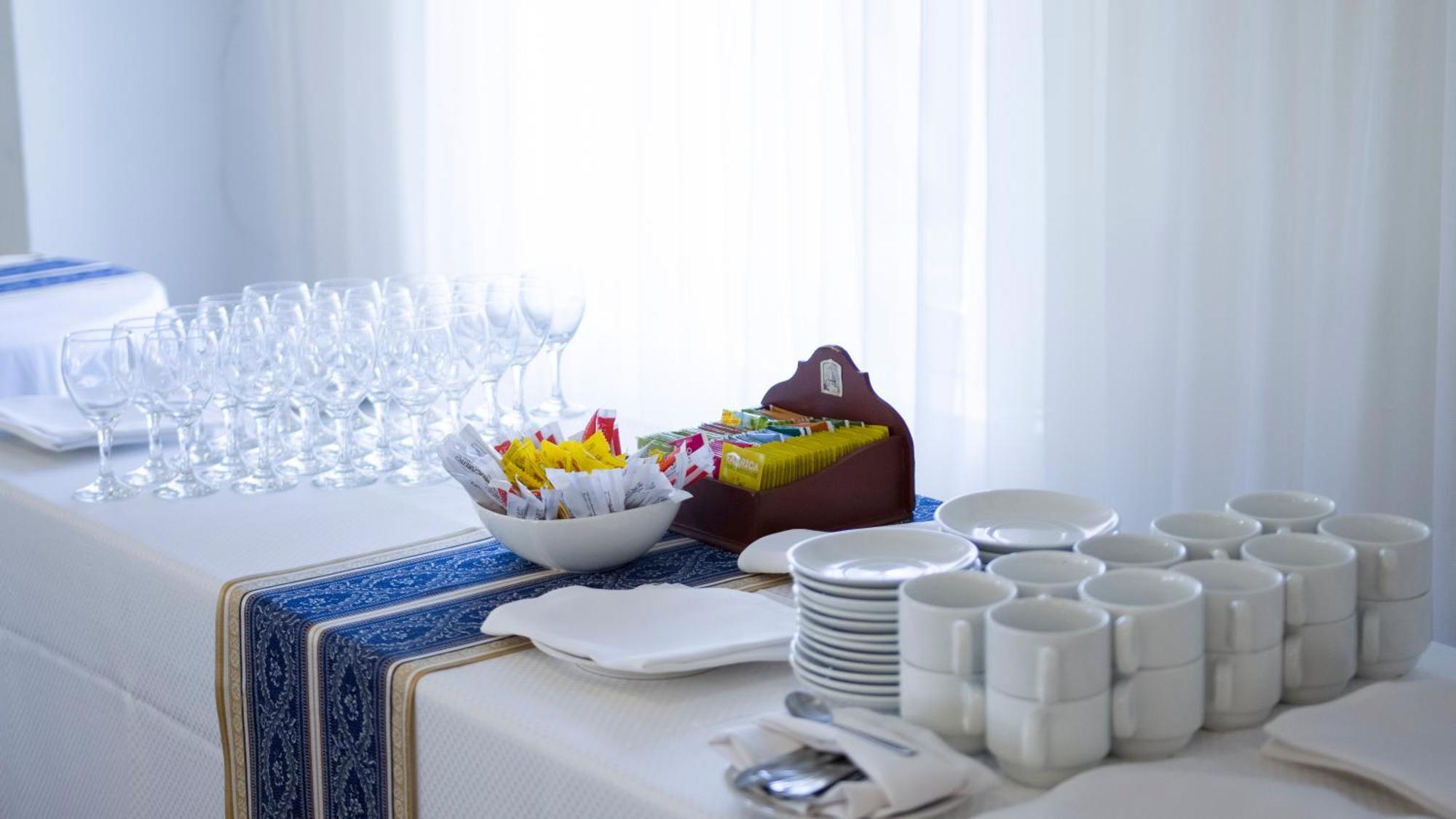 让克莱维尔斯公园酒店 埃斯特角城 外观 照片 A table set for a buffet