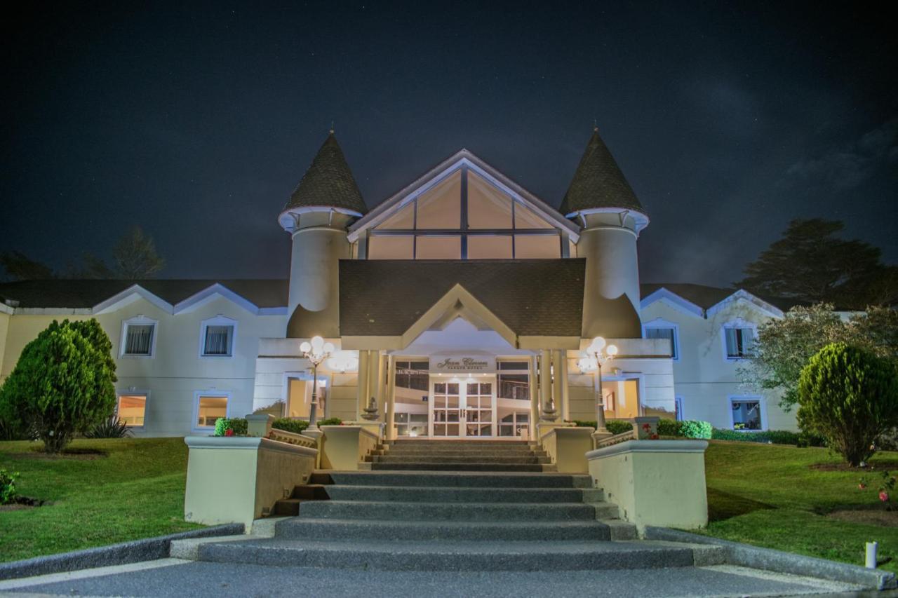 让克莱维尔斯公园酒店 埃斯特角城 外观 照片 The clubhouse at the Royal County Down Golf Club